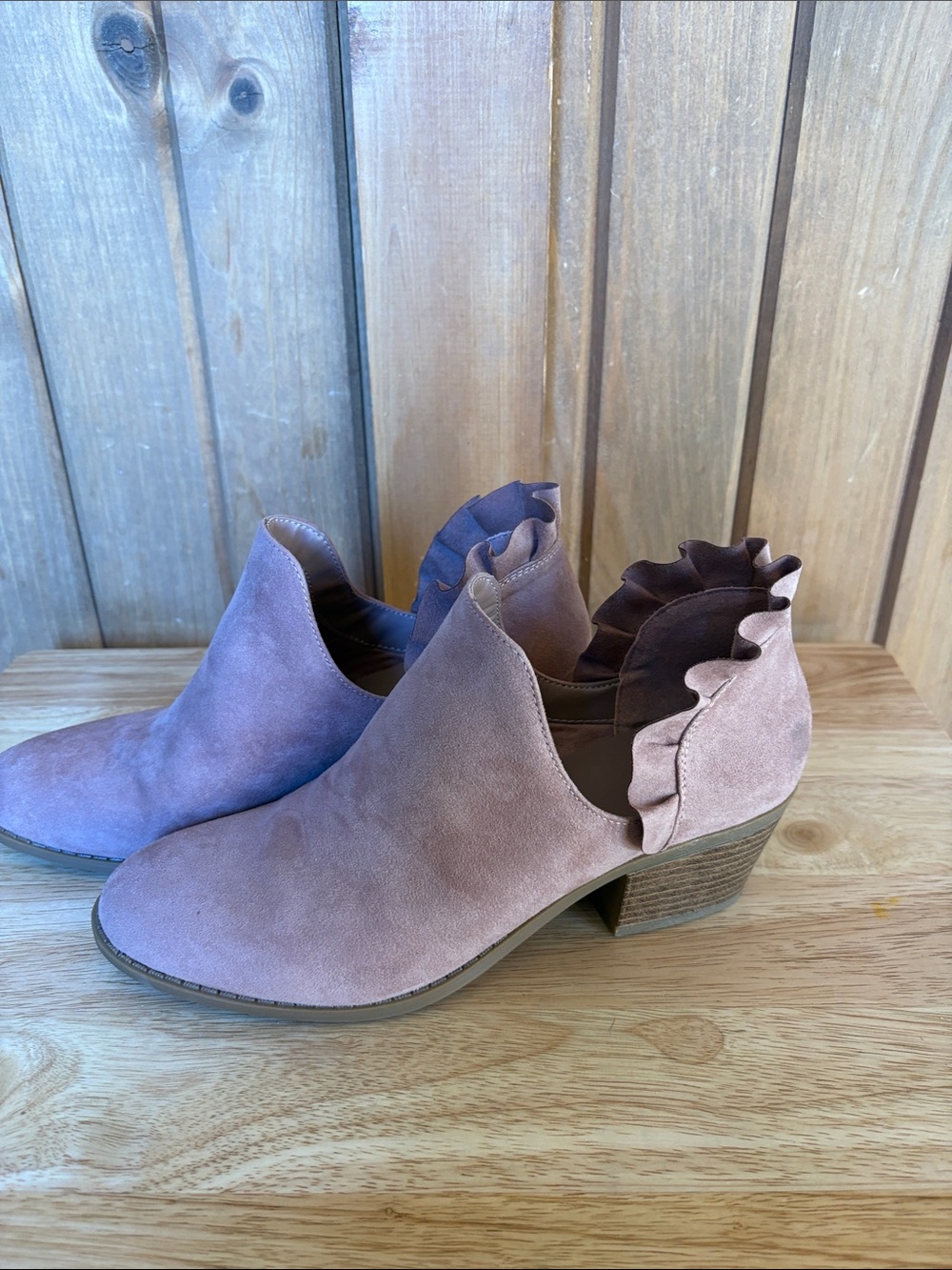 NIB Fergalicious Ruffle Back Booties